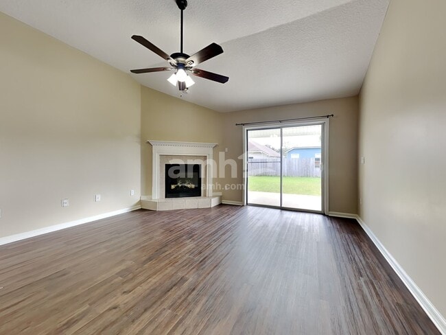 8227 Stelling Dr, Jacksonville, FL 32244 - photo 4