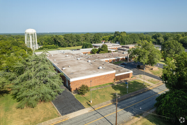 Students living in Anderson can attend Anderson Five Charter School.