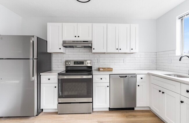 648 Washington St unit 2, Braintree, MA 02184 - photo 2