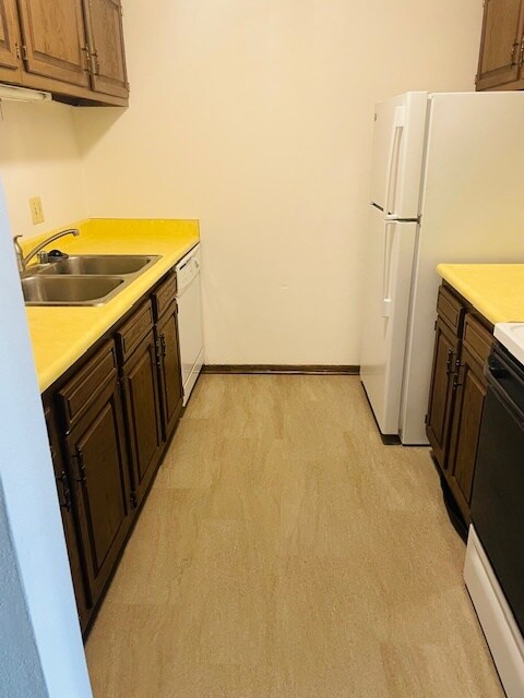 1 Bdrm with Den & Fireplace