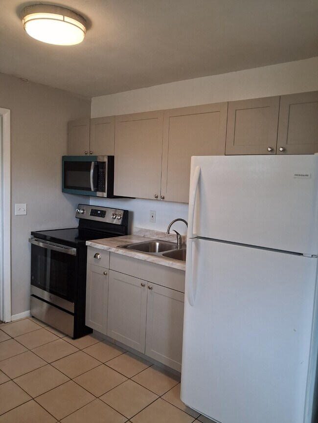5301 E 18th Ave unit A, Tampa, FL 33619 - photo 2