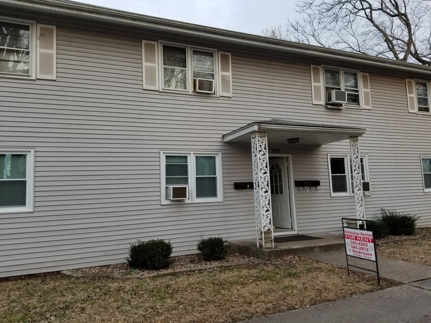 612 N Center St unit 3, Collinsville, IL 62234 - photo 1