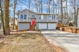 725 Pepperwood Ln, Stone Mountain, GA 30087