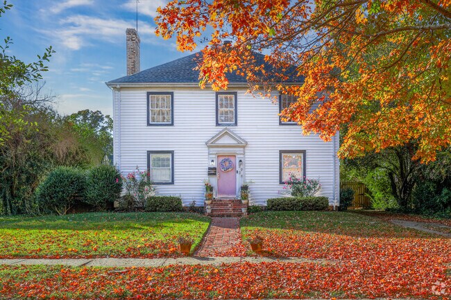 Gorgeous American Foursquares are abundant in Virginia Union.