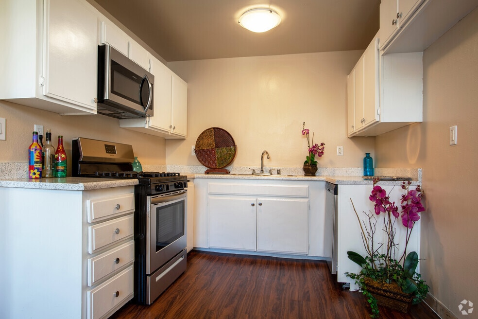 Union Plaza, Paramount, CA 90723 - photo 1