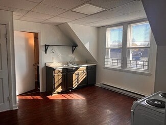 9 Carlton St Unit 3, Peabody, MA 01960