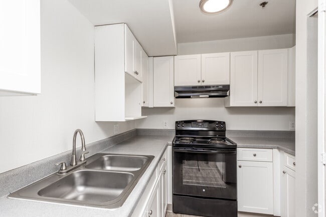 2BR, 1BA - Sinatra/1,034 SF