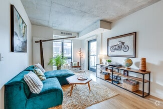 816 Portland Ave S, Minneapolis, MN 55404