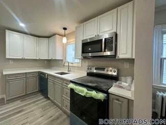 13 Gladstone St, Everett, MA 02149