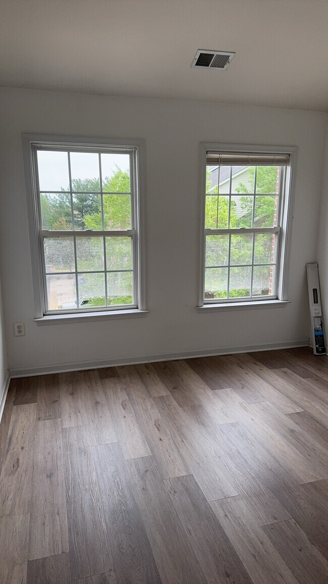 4122 Dallas Hutchison St, Chantilly, VA 20151