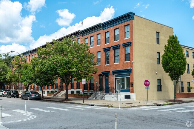 Apartments more your style? Franklin Square has the place for you.