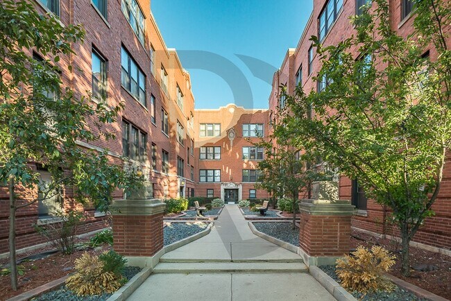 3523 N Racine Ave unit 3521-N3, Chicago, IL 60657 - photo 2