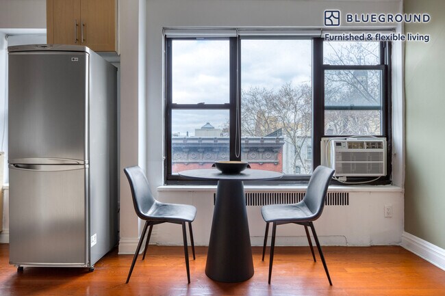 10 Downing St unit FL5-ID104, New York, NY 10014 - photo 7