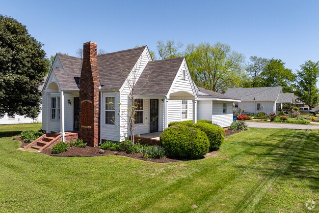 The median price of a single family home in Martin is $261,000.