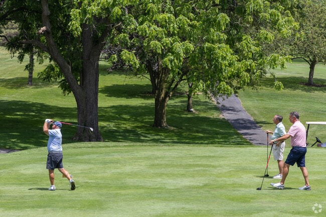 Fort McKinley features an 18-hole golf course.