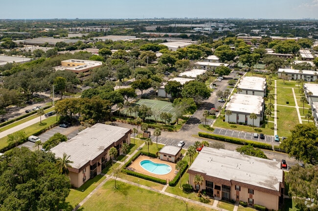 Apartments and businesses cluster in Deerfield West near Deerfield Beach.