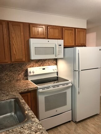 194 Lake Dr Unit 194 lake, Springfield, MA 01151