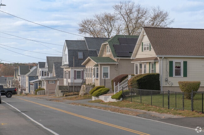 Along Slocum Street the close spacing of homes suggests the industrial past to Acushnet.