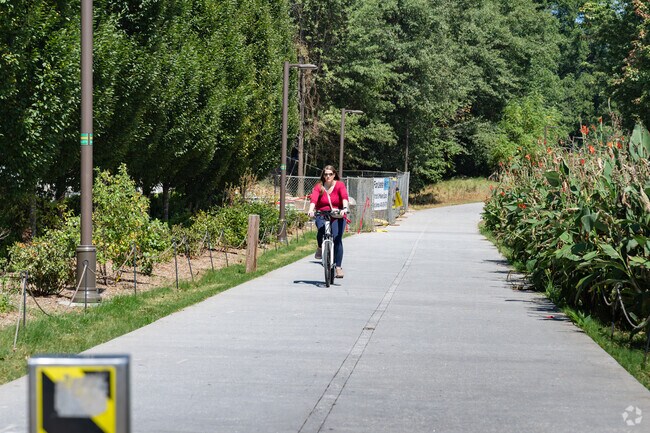 Just north of the Custer-McDonough-Guice neighborhood, the Atlanta BeltLine awaits—perfect for walking, running, or biking your way through the city.