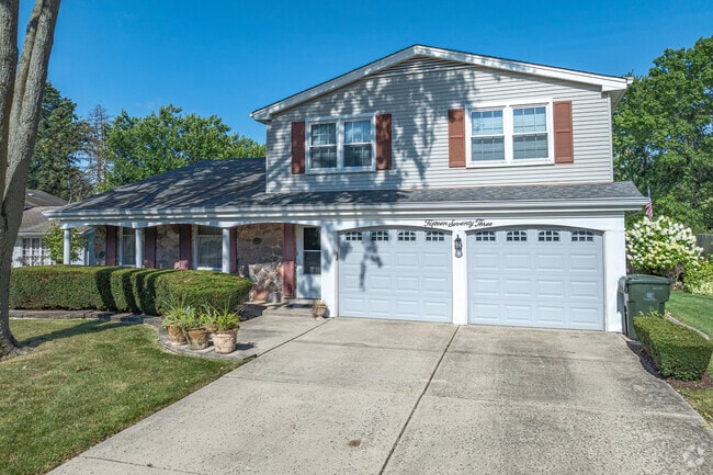 Homes in Indian Hill feature up to a quarter-acre of yard space.