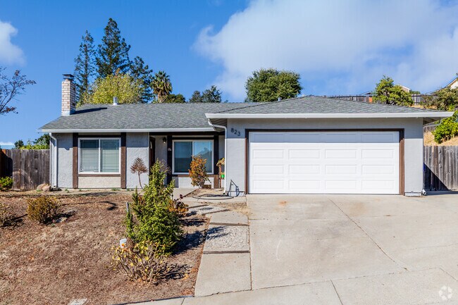 Spacious front yards are ubiquitous in View Pointe.