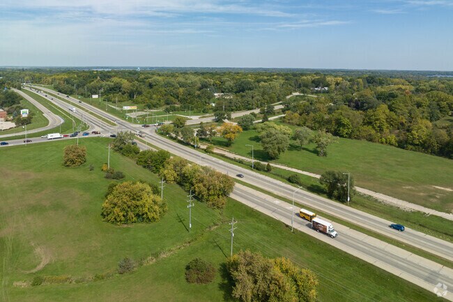 Route 12 borders the neighborhood to the east, allowing for easy travel to downtown Chicago.