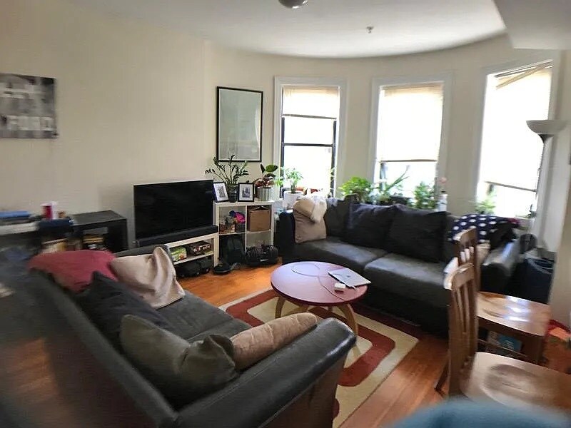 881 Massachusetts Ave unit 1, Cambridge, MA 02139 - photo 1