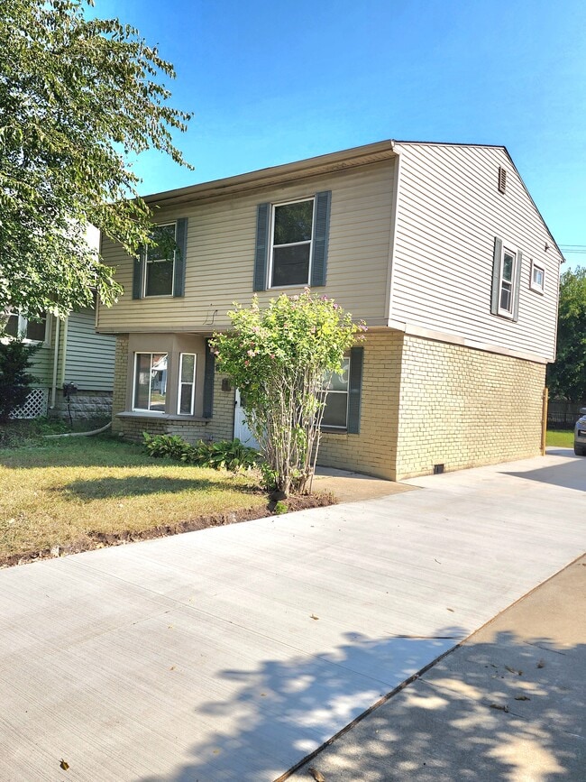 23060 Berdeno Ave, Hazel Park, MI 48030