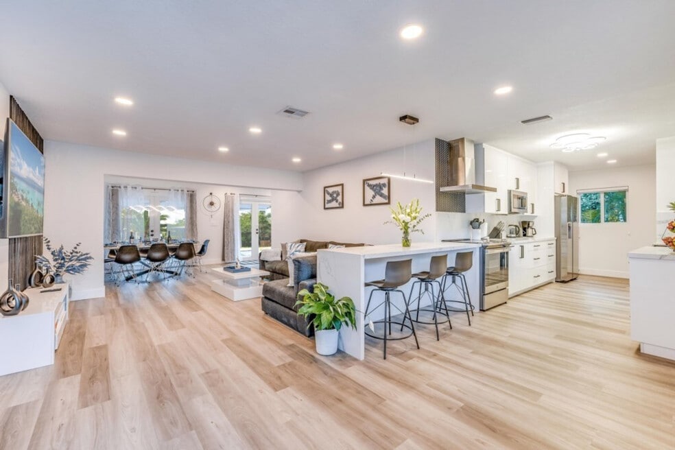 834 SW 14th Ct unit ID1287065P, Fort Lauderdale, FL 33315 - photo 1