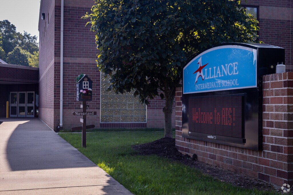 Northside Elementary School sign in Alliance.