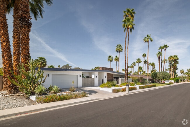 Modern ranch homes are a popular style in Los Compadres.
