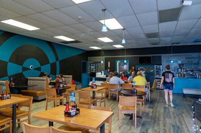 Guests enjoy meals in a relaxed setting at Reed's Bar & Grill.