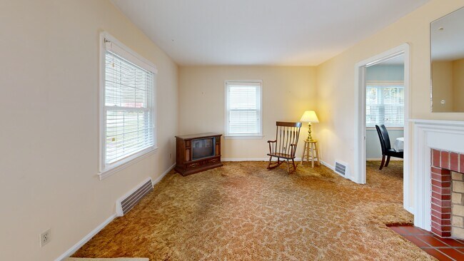 1854 E 300th St, Wickliffe, OH 44092 - photo 3