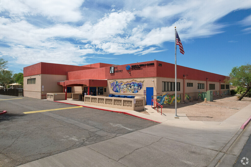 Mesa Arts Academy offers a K-8 academic program that focuses on the arts and technology.