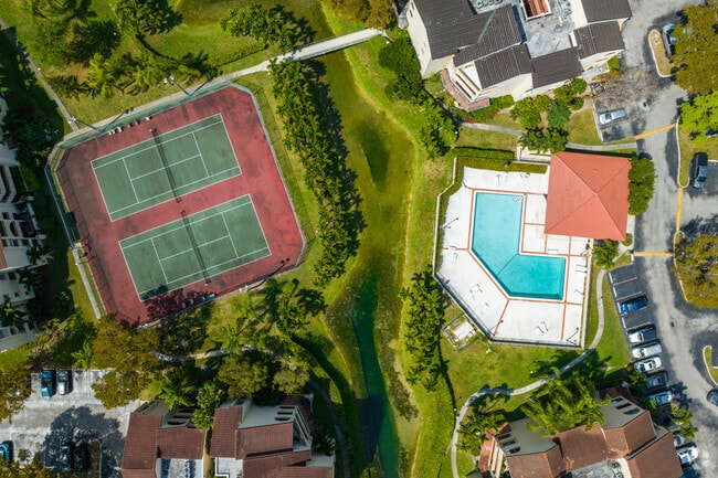 Kenlands Pointe offers residents access to a clubhouse, swimming pool, and tennis courts for recreation and relaxation.