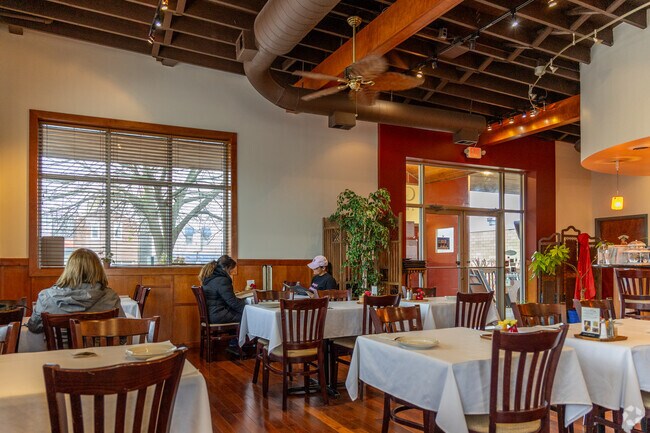 Locals love to have friend gatherings for lunch here for Thai food, near the Hebron-Aldon area.