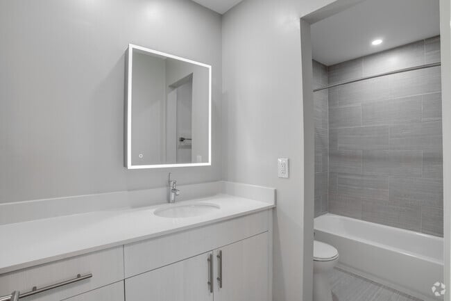 1BR, 1BA - 700SF - Bathroom