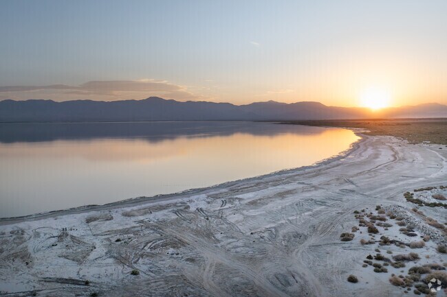 Explore the natural surroundings from the mountains to the deserts around Salton Sea in North Shore.