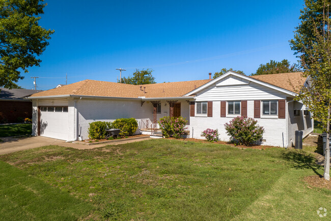 A few of the Johansen Acres homes have small front porches.