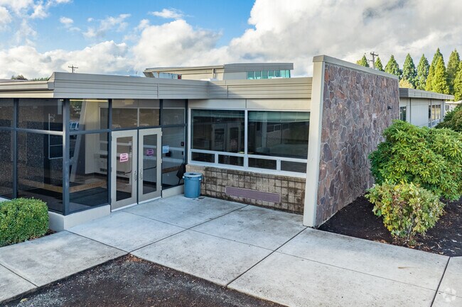 Lacreole Middle School on SE Lacreole Dr in the Downtown Dallas neighborhood.