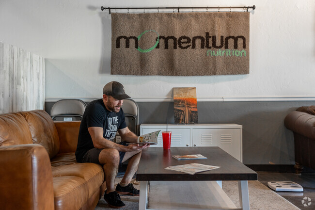 Momentum Nutrition serves the community of Santa Fe with freshly made health drinks.