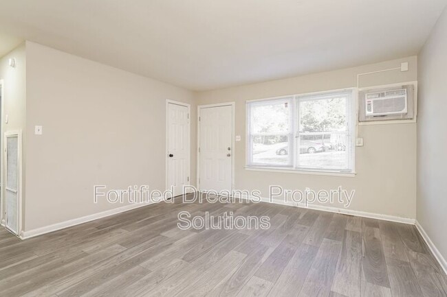 900 Lowdermilk St, Greensboro, NC 27401 - photo 4