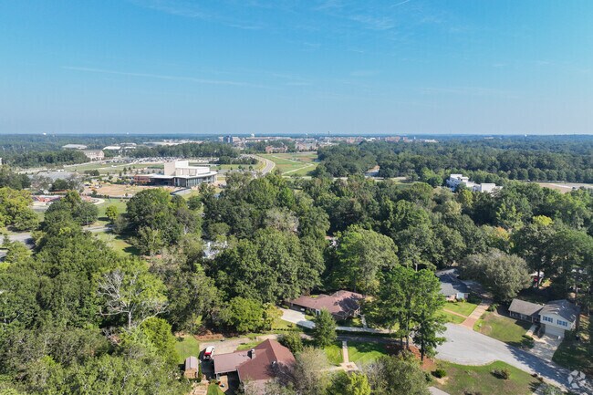 Cloverleaf is a quiet suburban neighborhood on a few miles from Downtown, Auburn.
