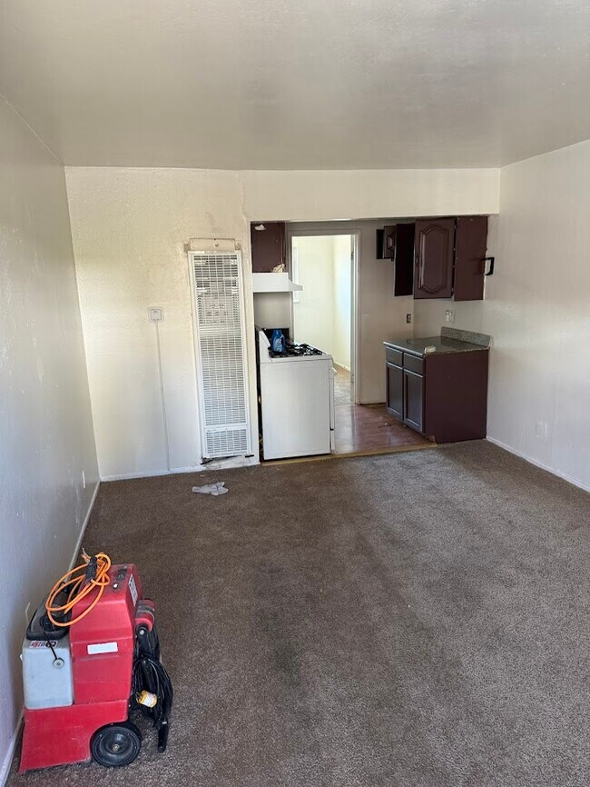 10010 Macarthur Blvd unit 1, Oakland, CA 94605 - photo 2