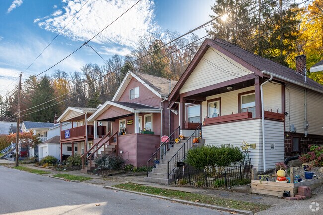 Many homes in Clator offer covered front porches.