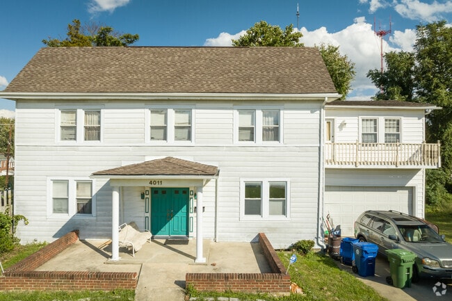 Greenspring has some detached single family units for those who prefer a touch of suburbia.