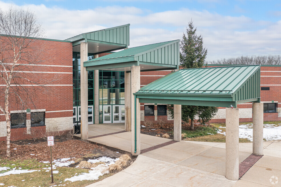 Pine Island Elementary, Comstock Park MI Rankings & Reviews - Homes.com