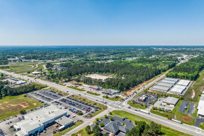 Ledo Rd. and Slappey Blvd. are the two main thoroughfares in Pecan Grove.