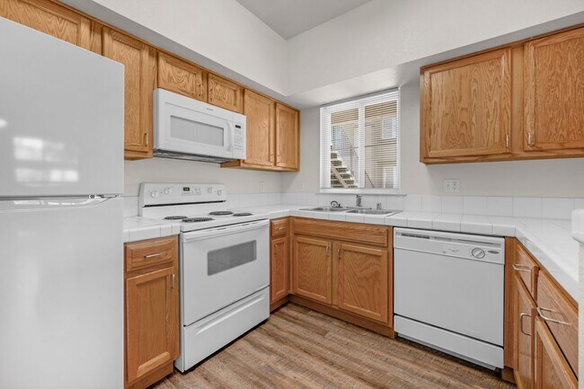 Villa Lucia Apartments - A Quiet Community located on Figarden Loop, Fresno, CA 93722 - photo 5