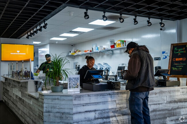 Pressed Juice Bar in Minock Park offers healthy food and drink options.